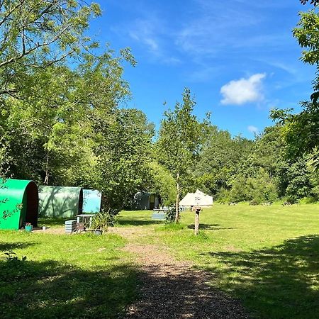 Battle Pods And Bells Glamping Hotell Exteriör bild