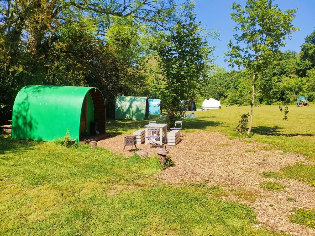 Battle Pods And Bells Glamping Hotell Exteriör bild