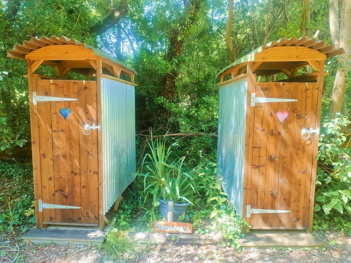 Battle Pods And Bells Glamping Hotell Exteriör bild