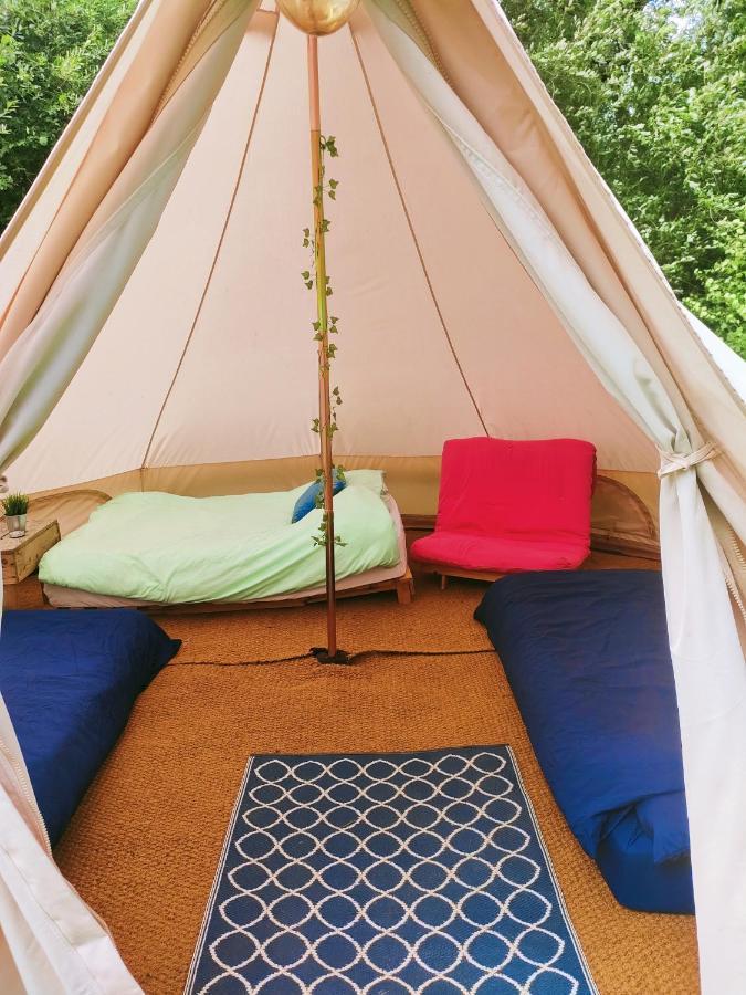 Battle Pods And Bells Glamping Hotell Exteriör bild