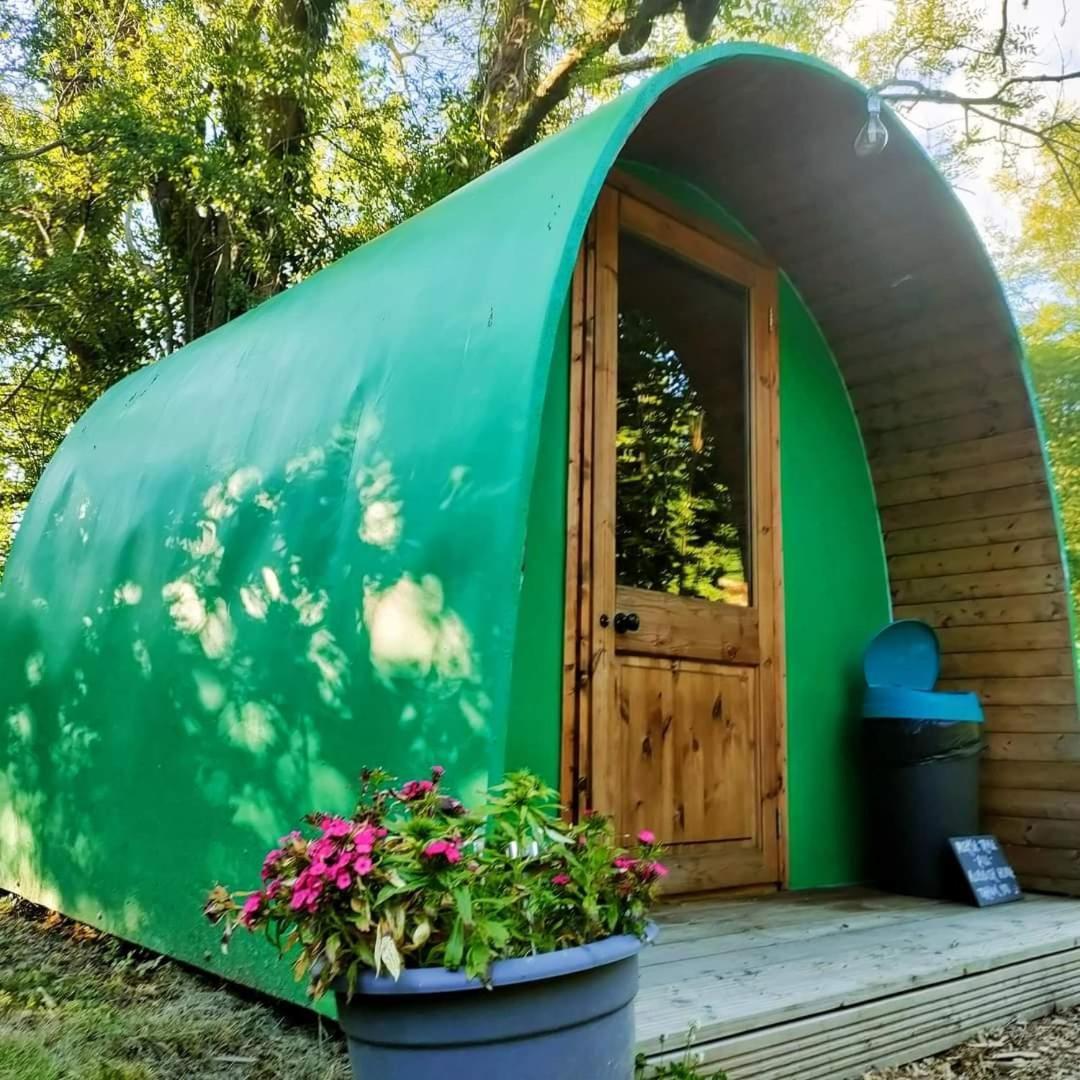 Battle Pods And Bells Glamping Hotell Exteriör bild