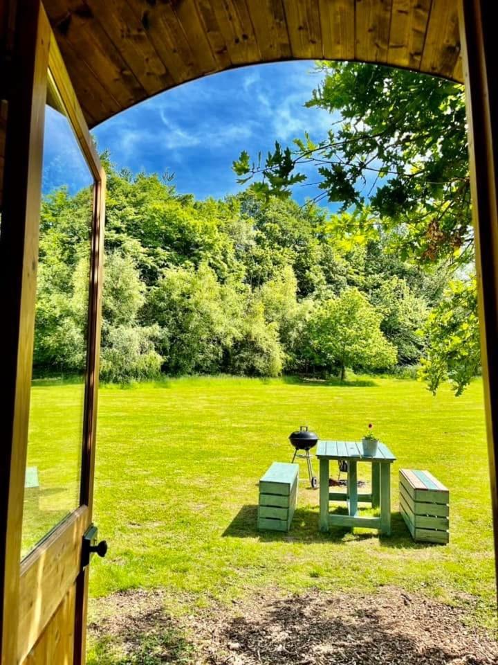 Battle Pods And Bells Glamping Hotell Exteriör bild