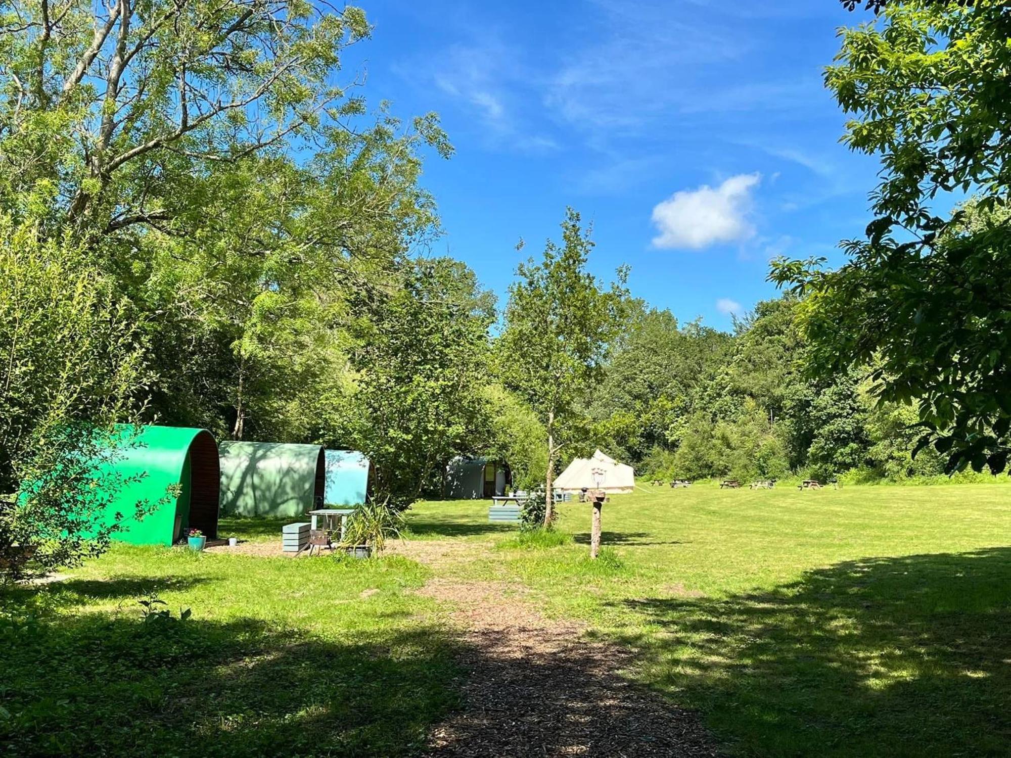 Battle Pods And Bells Glamping Hotell Exteriör bild